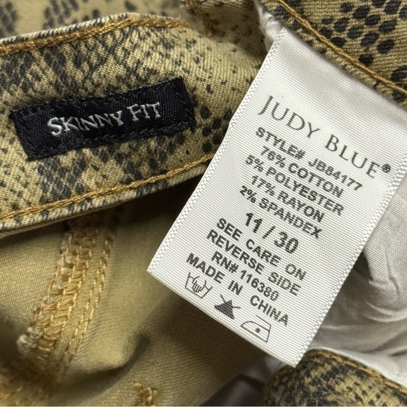 Judy Blue Paula Snake Print Skinny Fit Jeans 11/30 Mid Rise Green Black - Picture 6 of 6